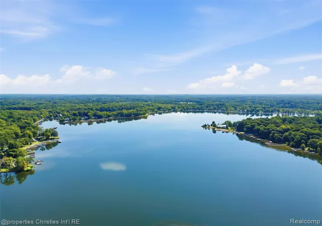 Photo 3 of Sale Pending at 4645 Downing Dr, Pinckney, MI 48169 9367 | MLS# 61024787 | Listing updated on 2026-09-08