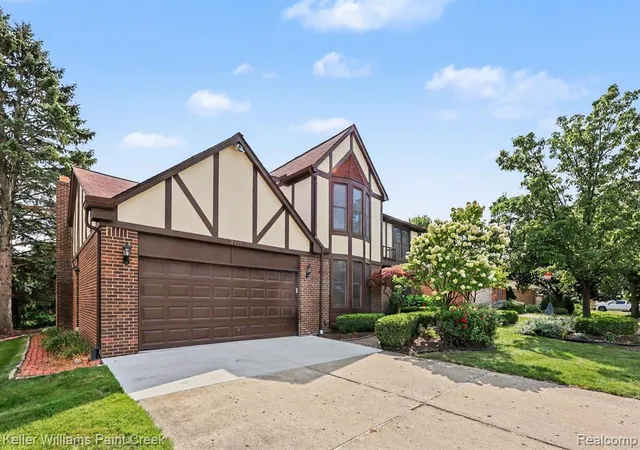 Photo 2 of Single family home for sale at 2717 Powderhorn Ridge Rd, Rochester Hills, MI 48309 1339 | MLS# 61025076 | Listing updated on 2026-09-12