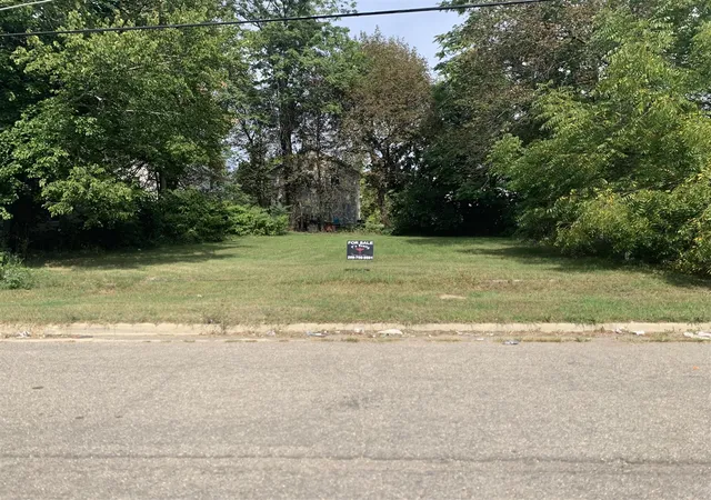 Land for sale at 395 Lincoln St, Benton Harbor, MI 49022-4533 | MLS# 70538872