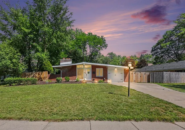 Photo 2 of Sale Pending at 29928 Rock Crk Dr, Southfield, MI 48076 | MLS# 70555040 | Listing updated on 2026-09-01