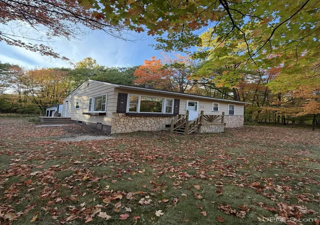 Photo 3 of Single family home for sale at 915 Vandenboom Ave, Marquette, MI 49855 | MLS# 50217024 | Listing updated on 2026-10-13