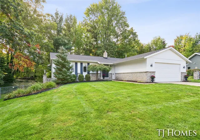 Photo 1 of Sale Pending at 2472 Appleton Dr, Grand Rapids, MI 49525 | MLS# 70563375 | Listing updated on 2026-10-13