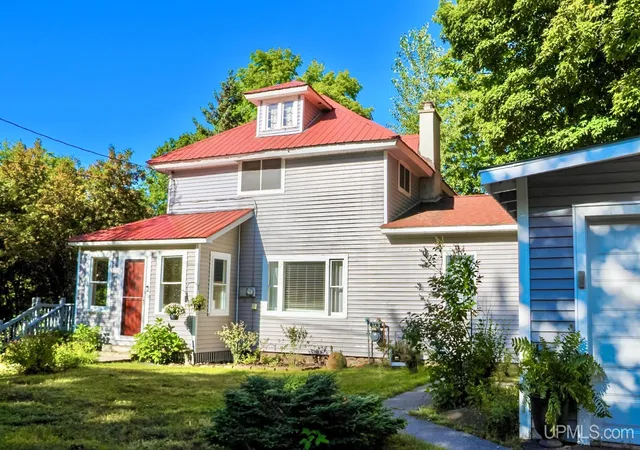 Single family home for sale at 48465 Lincoln Ave, Houghton, MI 49931 | MLS# 50220338