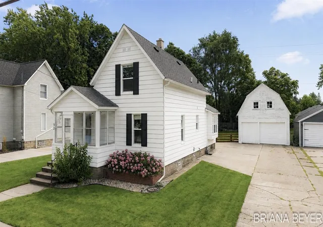 Photo 1 of Sale Pending at 32 W Mckinley Ave, Zeeland, MI 49464 | MLS# 70554505 | Listing updated on 2026-09-14