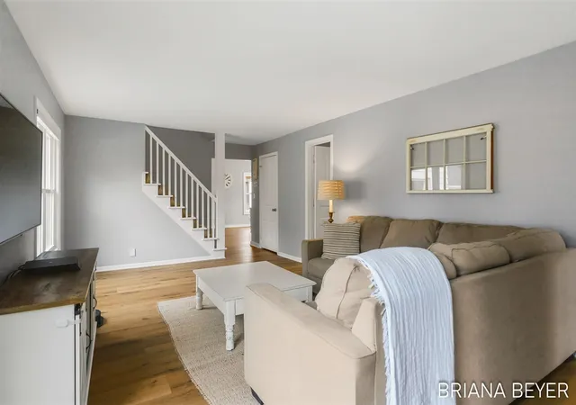 Photo 3 of Sale Pending at 32 W Mckinley Ave, Zeeland, MI 49464 | MLS# 70554505 | Listing updated on 2026-09-14