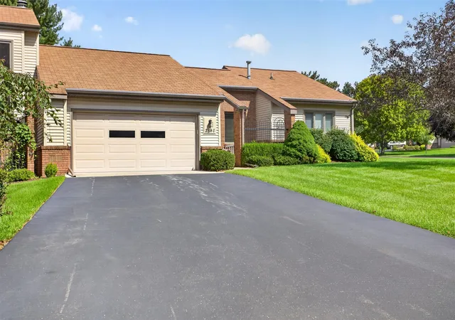 Photo 3 of Condo for sale at 2880 S Wood Dale Dr, Jackson, MI 49203 | MLS# 70554819 | Listing updated on 2026-09-10