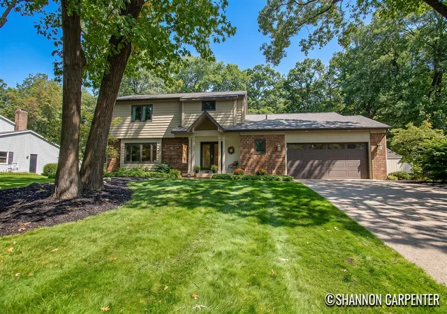 Photo 2 of Sale Pending at 3275 Pinoak Ct, Grand Rapids, MI 49546 | MLS# 70563352 | Listing updated on 2026-10-10