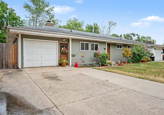 Photo 2 of Single family home for sale at 1044 E Washburn Pl, Saginaw, MI 48602 | MLS# 50220275 | Listing updated on 2026-09-17