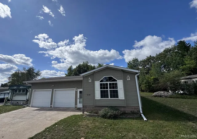 Photo 1 of Manufactured home for sale at W8007 S Us Hwy 2/141, Iron Mountain, MI 49801 | MLS# 50221401 | Listing updated on 2026-10-06