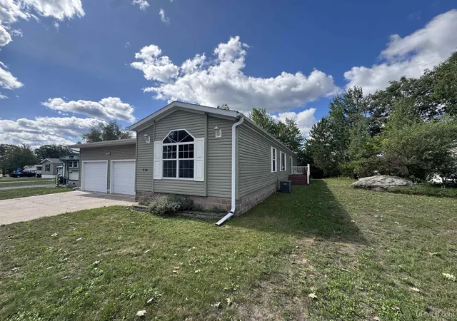 Photo 3 of Manufactured home for sale at W8007 S Us Hwy 2/141, Iron Mountain, MI 49801 | MLS# 50221401 | Listing updated on 2026-10-06