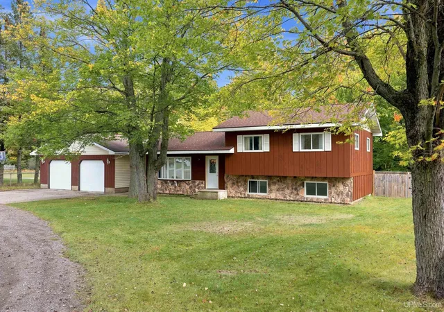 Photo 1 of Single family home for sale at 6844 M Rd, Escanaba, MI 49829 | MLS# 50223490 | Listing updated on 2026-10-22