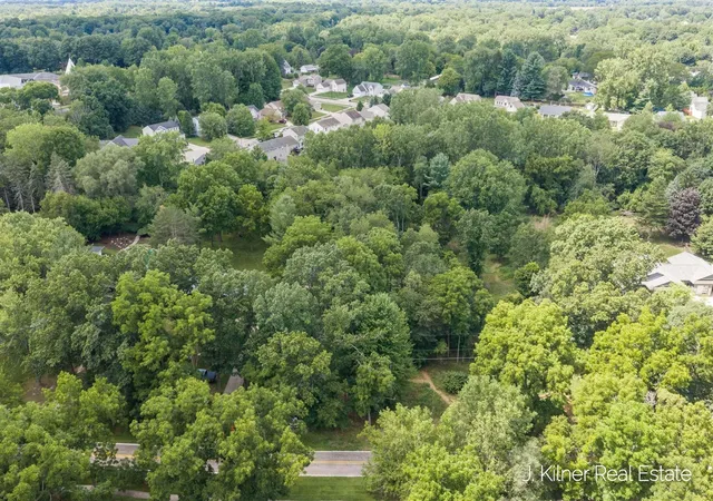 Photo 2 of Sale Pending at 1859 Oakleigh Ave, Grand Rapids, MI 49504 | MLS# 70553036 | Listing updated on 2026-09-04