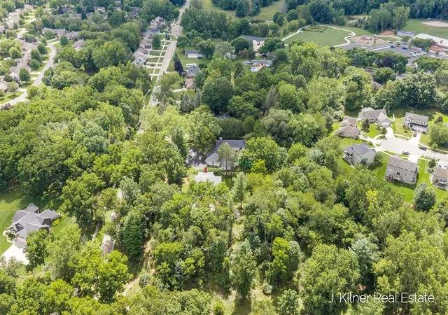 Photo 3 of Sale Pending at 1859 Oakleigh Ave, Grand Rapids, MI 49504 | MLS# 70553036 | Listing updated on 2026-09-04