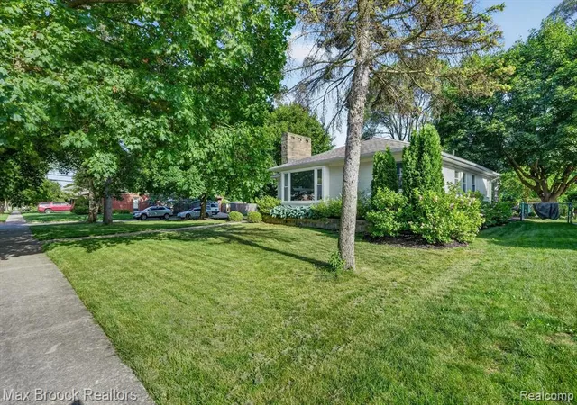 Photo 2 of Single family home for sale at 1124 E Windemere Ave, Royal Oak, MI 48073 5609 | MLS# 61007608 | Listing updated on 2026-09-15