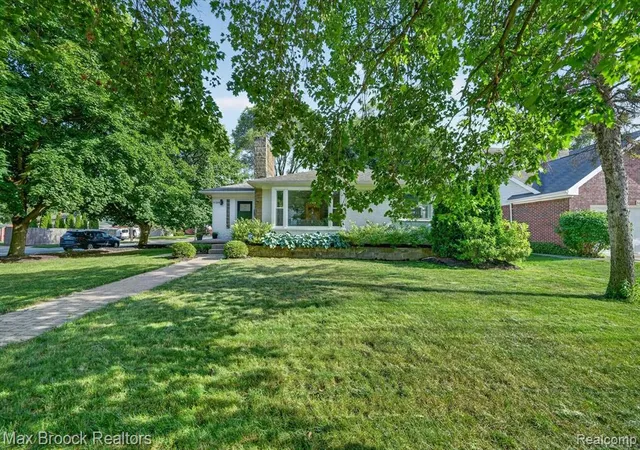 Photo 3 of Single family home for sale at 1124 E Windemere Ave, Royal Oak, MI 48073 5609 | MLS# 61007608 | Listing updated on 2026-09-15