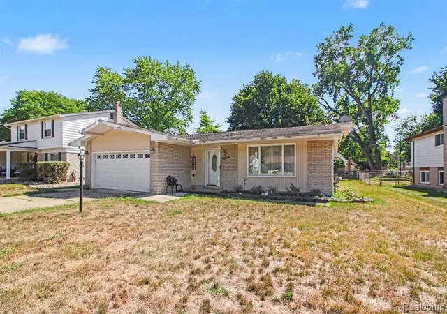 Photo 3 of Single family home for sale at 23930 Rockingham St, Southfield, MI 48033 7027 | MLS# 61025167 | Listing updated on 2026-10-31