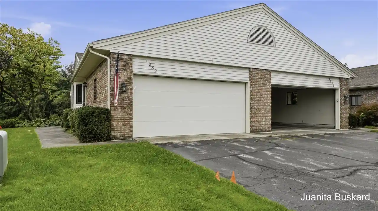 Listing Photo 1 - Condo for sale in 1082 Amberwood W Dr located at 1082 Amberwood W Dr, Byron Center, MI 49315 - Unit #130