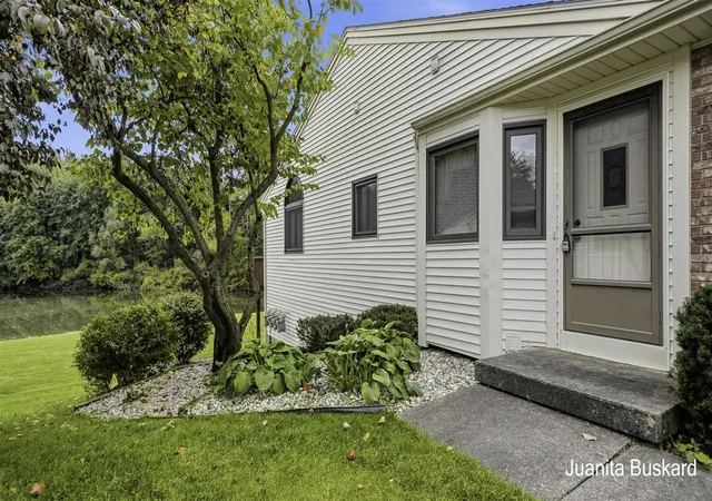 Photo 2 of Sale Pending at 1082 Amberwood W Dr #130, Byron Center, MI 49315 | MLS# 70561967 | Listing updated on 2026-10-09