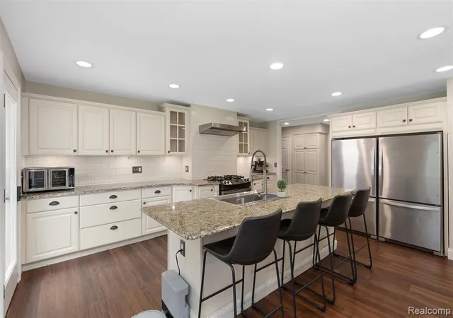 Photo 3 of Single family home for sale at 757 Foxhall Rd, Bloomfield Hills, MI 48304 | MLS# 61028692 | Listing updated on 2026-09-14