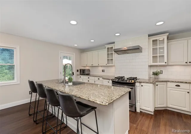 Photo 4 of Single family home for sale at 757 Foxhall Rd, Bloomfield Hills, MI 48304 | MLS# 61028692 | Listing updated on 2026-09-14
