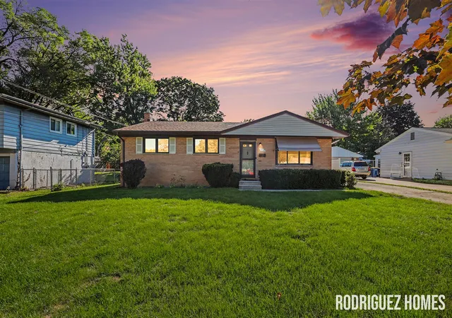Photo 2 of Sale Pending at 1732 Benjamin Ave, Grand Rapids, MI 49505 | MLS# 70557232 | Listing updated on 2026-09-18