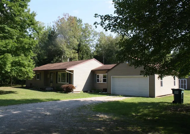 Photo 1 of Single family home for sale at 1807 W River Rd, Muskegon, MI 49445 | MLS# 70555219 | Listing updated on 2026-09-03