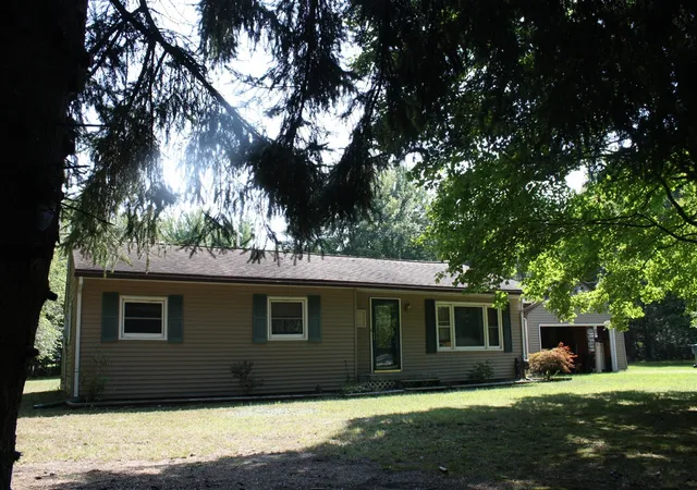 Photo 3 of Single family home for sale at 1807 W River Rd, Muskegon, MI 49445 | MLS# 70555219 | Listing updated on 2026-09-03