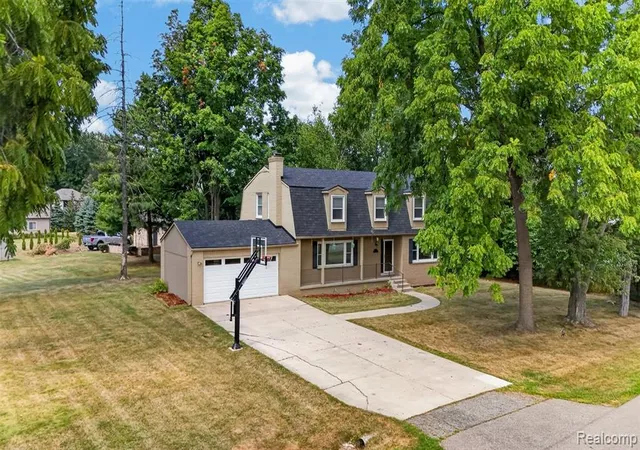Photo 1 of Single family home for sale at 2499 Horseshoe Dr, West Bloomfield, MI 48322 | MLS# 61025918 | Listing updated on 2026-09-14