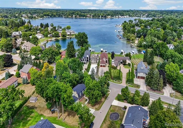 Photo 2 of Single family home for sale at 2499 Horseshoe Dr, West Bloomfield, MI 48322 | MLS# 61025918 | Listing updated on 2026-09-14