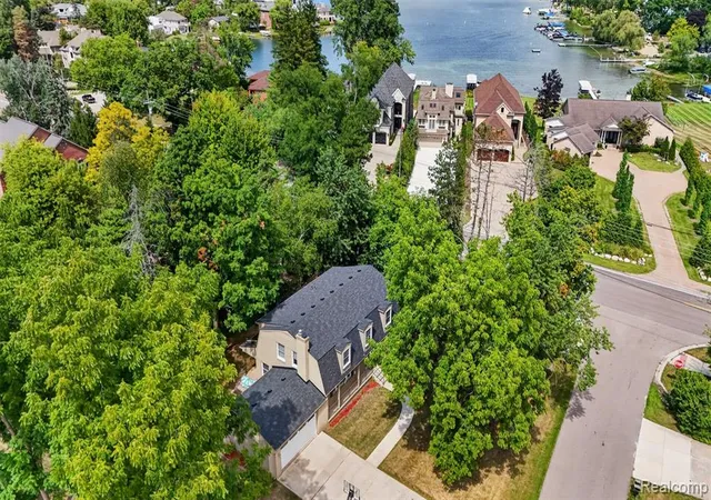 Photo 3 of Single family home for sale at 2499 Horseshoe Dr, West Bloomfield, MI 48322 | MLS# 61025918 | Listing updated on 2026-09-14
