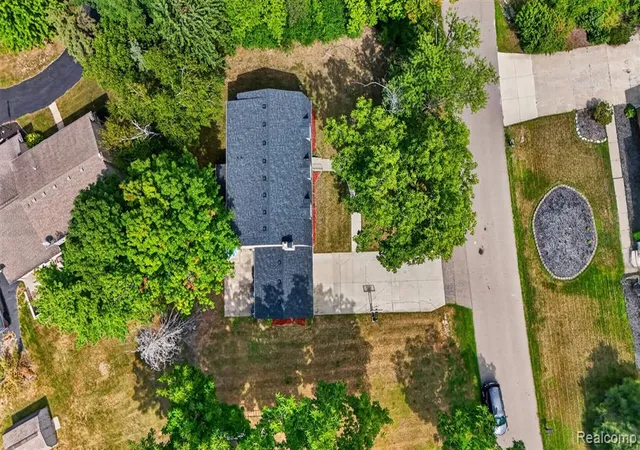 Photo 4 of Single family home for sale at 2499 Horseshoe Dr, West Bloomfield, MI 48322 | MLS# 61025918 | Listing updated on 2026-09-14
