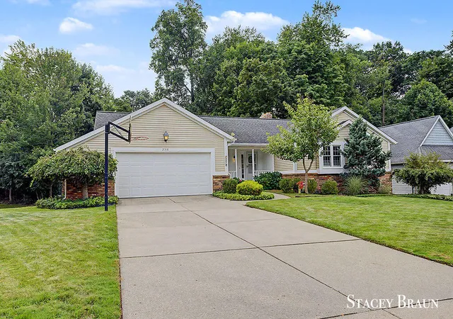 Photo 2 of Sale Pending at 2310 Ne Chelsea Rd, Grand Rapids, MI 49505 | MLS# 70556716 | Listing updated on 2026-09-10