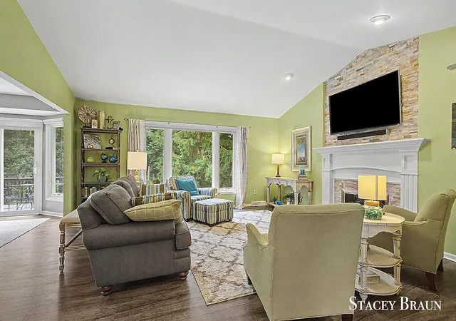 Photo 4 of Sale Pending at 2310 NE Chelsea Rd, Grand Rapids, MI 49505 | MLS# 70556716 | Listing updated on 2026-09-10