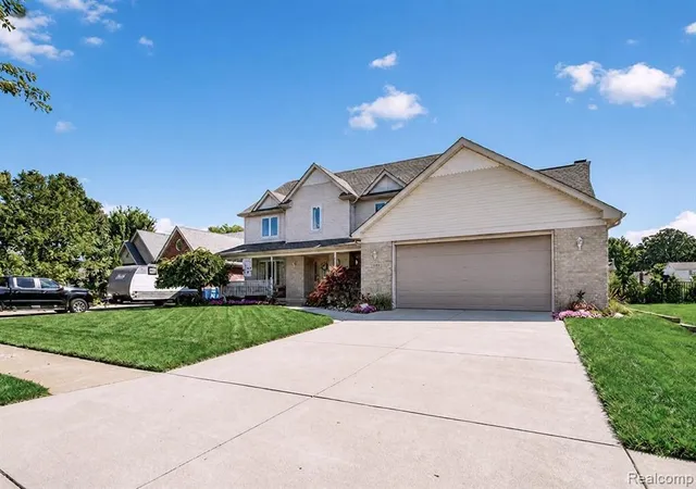 Photo 2 of Single family home for sale at 1542 N John Daly Rd, Dearborn Heights, MI 48127 | MLS# 61025958 | Listing updated on 2026-09-19