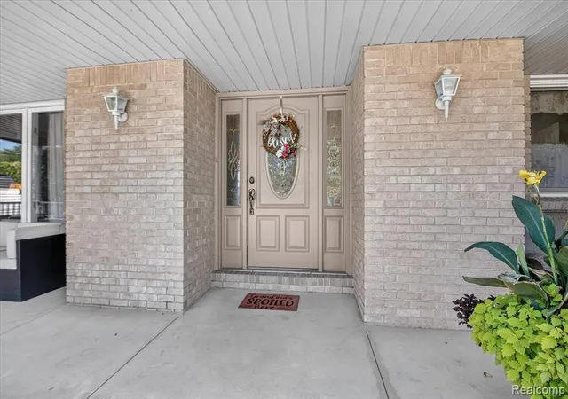 Photo 4 of Single family home for sale at 1542 N John Daly Rd, Dearborn Heights, MI 48127 | MLS# 61025958 | Listing updated on 2026-09-19