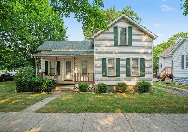 Photo 1 of Single family home for sale at 704 Main St, Essexville, MI 48732 | MLS# 50224747 | Listing updated on 2026-10-23