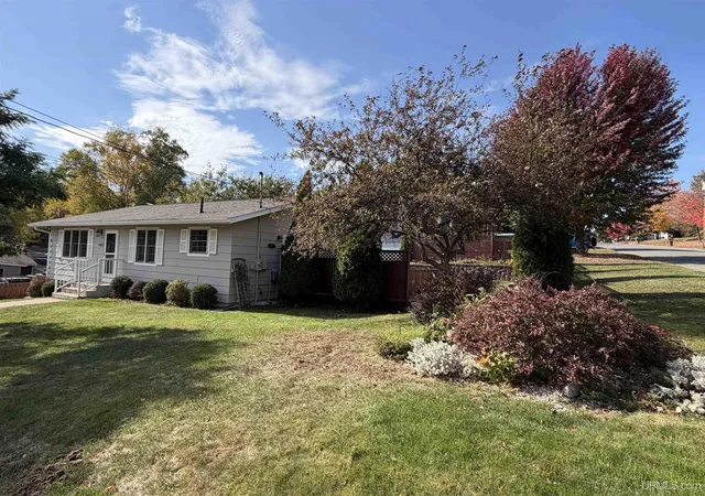 Photo 3 of Single family home for sale at 1400 Albion St, Marquette, MI 49855 | MLS# 50224755 | Listing updated on 2026-10-21