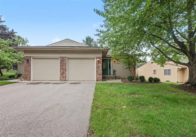 Photo 1 of Sale Pending at 2130 Cranbrook Dr, Grand Rapids, MI 49505 | MLS# 70559232 | Listing updated on 2026-09-26