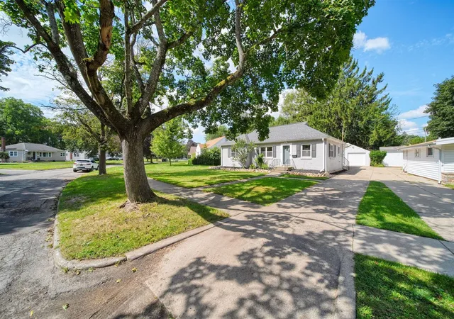 Photo 3 of Single family home for sale at 744 Briarcliff Rd, Jackson, MI 49203 | MLS# 70554724 | Listing updated on 2026-09-15