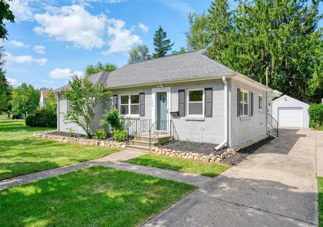 Photo 3 of Single family home for sale at 744 Briarcliff Rd, Jackson, MI 49203 | MLS# 70554724 | Listing updated on 2026-09-15
