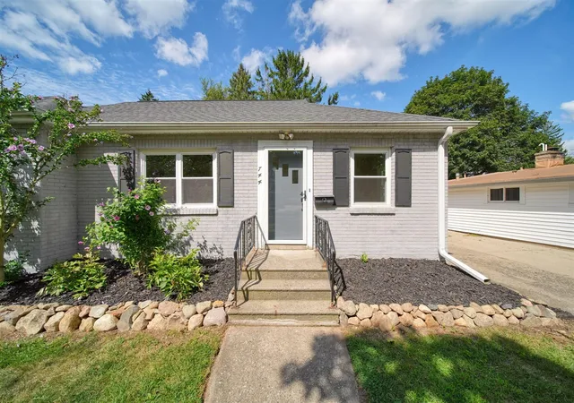 Photo 4 of Single family home for sale at 744 Briarcliff Rd, Jackson, MI 49203 | MLS# 70554724 | Listing updated on 2026-09-15
