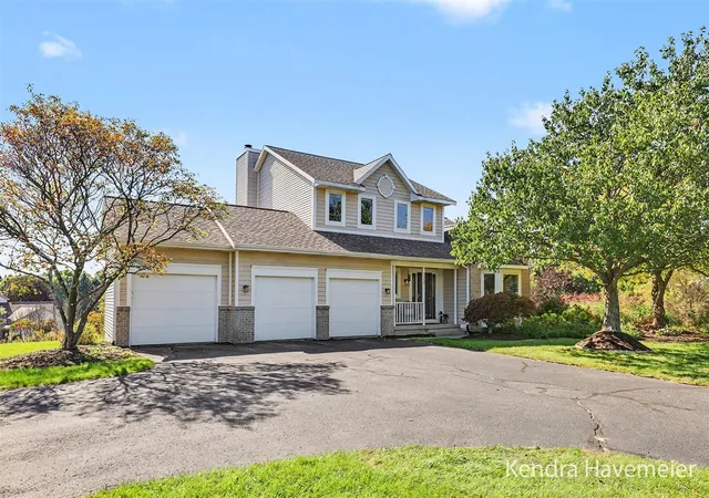 Photo 1 of Single family home for sale at 2480 Rolling Meadow Dr, Belmont, MI 49306 | MLS# 70562209 | Listing updated on 2026-10-26
