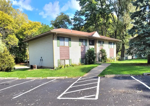 Photo 1 of Sale Pending at 820 Carrier Crk Blvd, Grand Rapids, MI 49503 | MLS# 70561504 | Listing updated on 2026-10-27