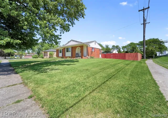Photo 2 of Single family home for sale at 18181 Winwood Ct, Brownstown, MI 48193 8246 | MLS# 60998139 | Listing updated on 2026-09-16