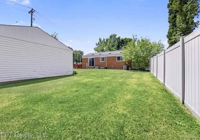 Photo 4 of Single family home for sale at 18181 Winwood Ct, Brownstown, MI 48193 8246 | MLS# 60998139 | Listing updated on 2026-09-16