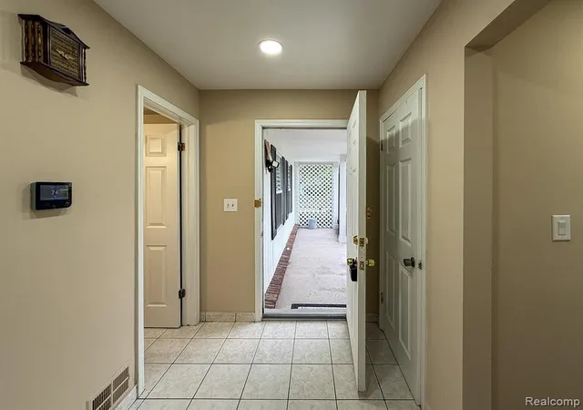 Photo 2 of Single family home for sale at 2863 Continental Dr, Troy, MI 48083 | MLS# 61026620 | Listing updated on 2026-10-17
