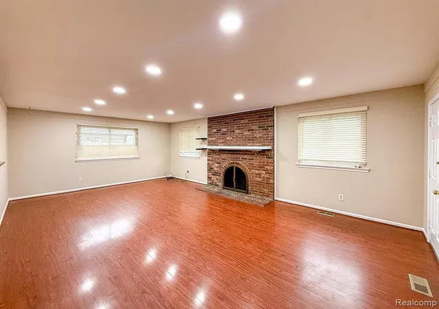 Photo 3 of Single family home for sale at 2863 Continental Dr, Troy, MI 48083 | MLS# 61026620 | Listing updated on 2026-10-17