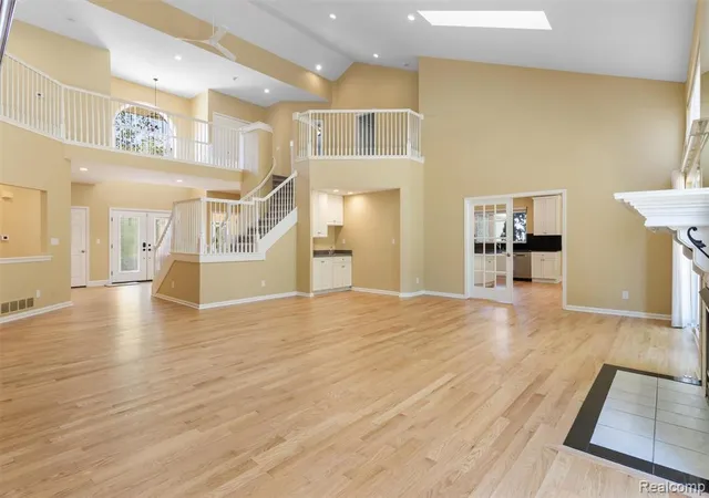Photo 4 of Single family home for sale at 5593 Warrenshire Dr, West Bloomfield, MI 48322 1500 | MLS# 61025759 | Listing updated on 2026-10-18