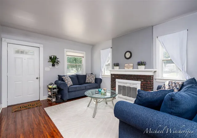 Photo 2 of Single family home for sale at 61 Canterbury St, Grand Rapids, MI 49548 | MLS# 70557198 | Listing updated on 2026-10-28