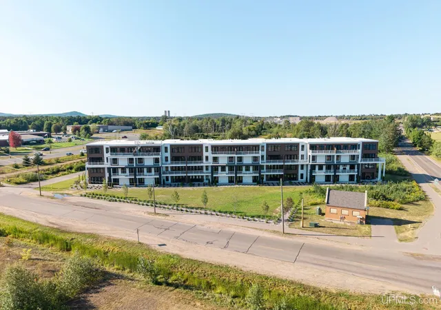 Photo 2 of Condo for sale at 2401 N Lakeshore Blvd, Marquette, MI 49855 | MLS# 50145757 | Listing updated on 2026-09-15